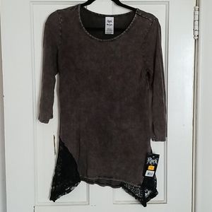 Medium sleeve blouse